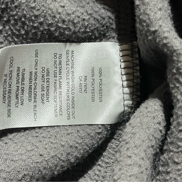 OUTDOOR KIDS BY BASS PRO SHOP BOYS CHRISTMAS PRINT ROBE GRAY 10-12 PRE-OWNED - Picture 5 of 7